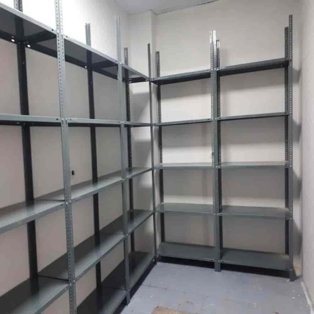 قفسه پیچ و مهره ای